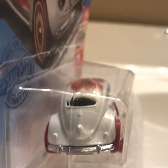 Hotwheels 1yr only 2021 holiday racers valentines 62 Volkswagenbug near mint - Picture 6 of 8